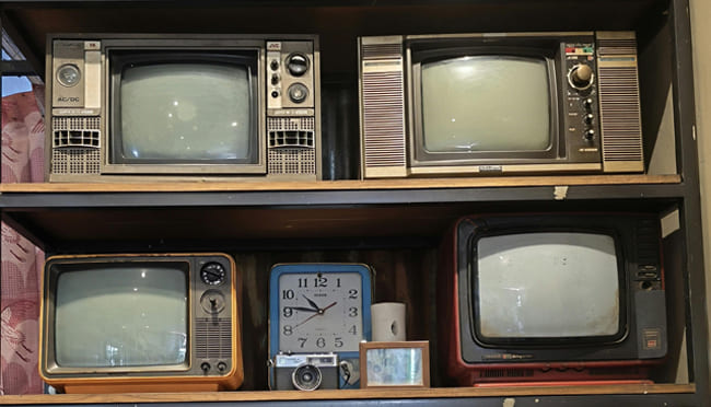 Cathode Ray Tube (CRT)
